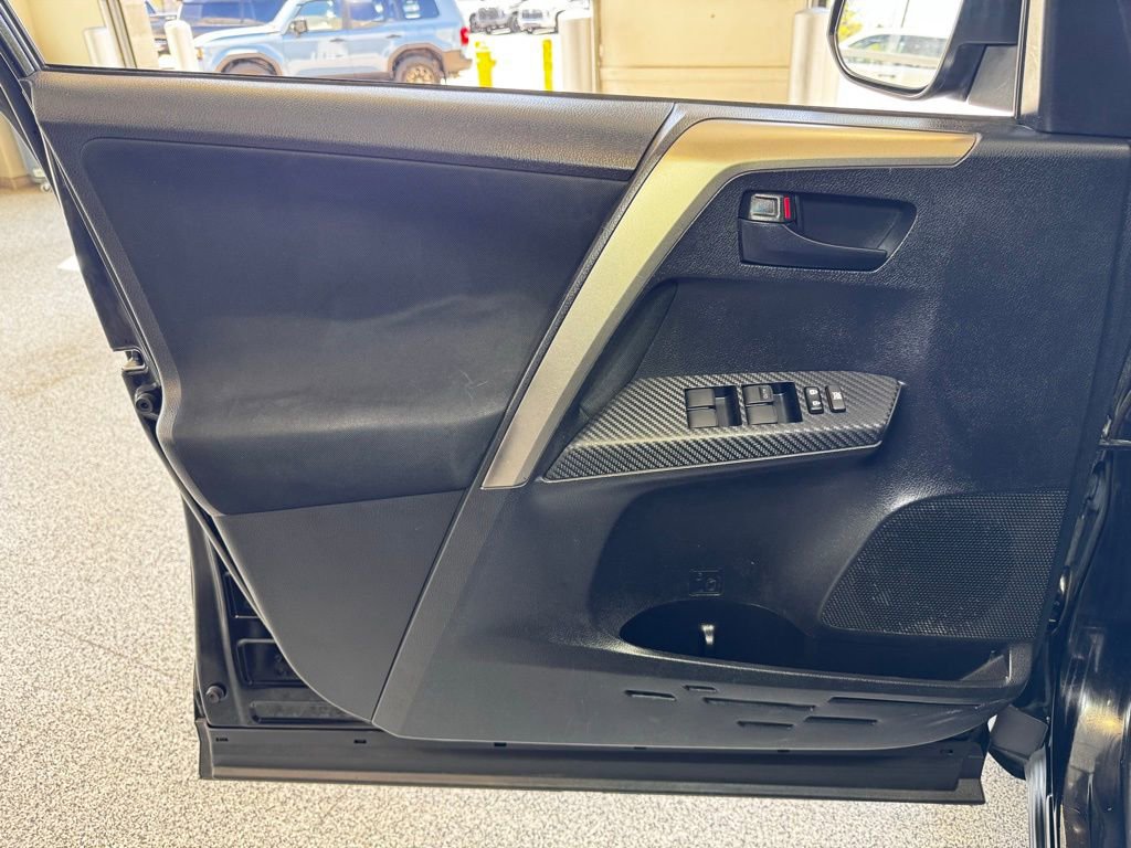 Used 2014 Toyota RAV4 LE AWD/4WD image 20