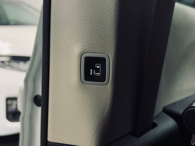 Used 2024 Chrysler Pacifica Touring-L FWD image 27