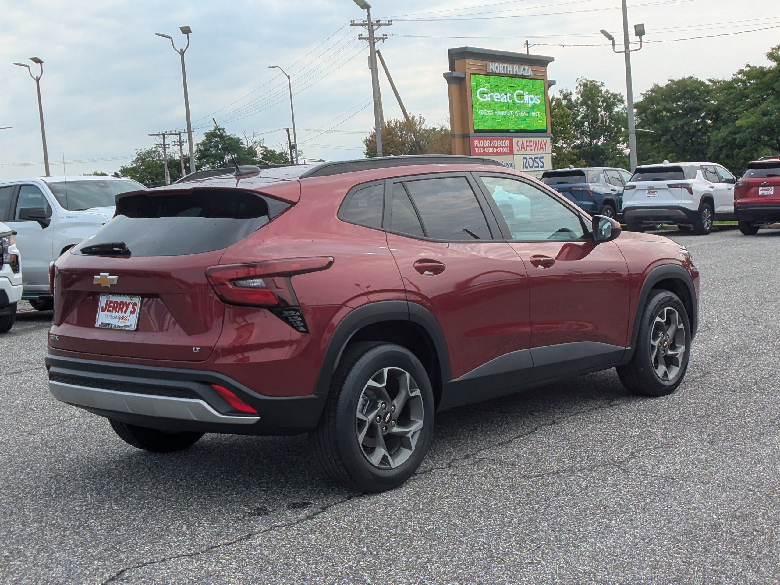 Used 2025 Chevrolet Trax LT w/ LT Convenience Package FWD image 9