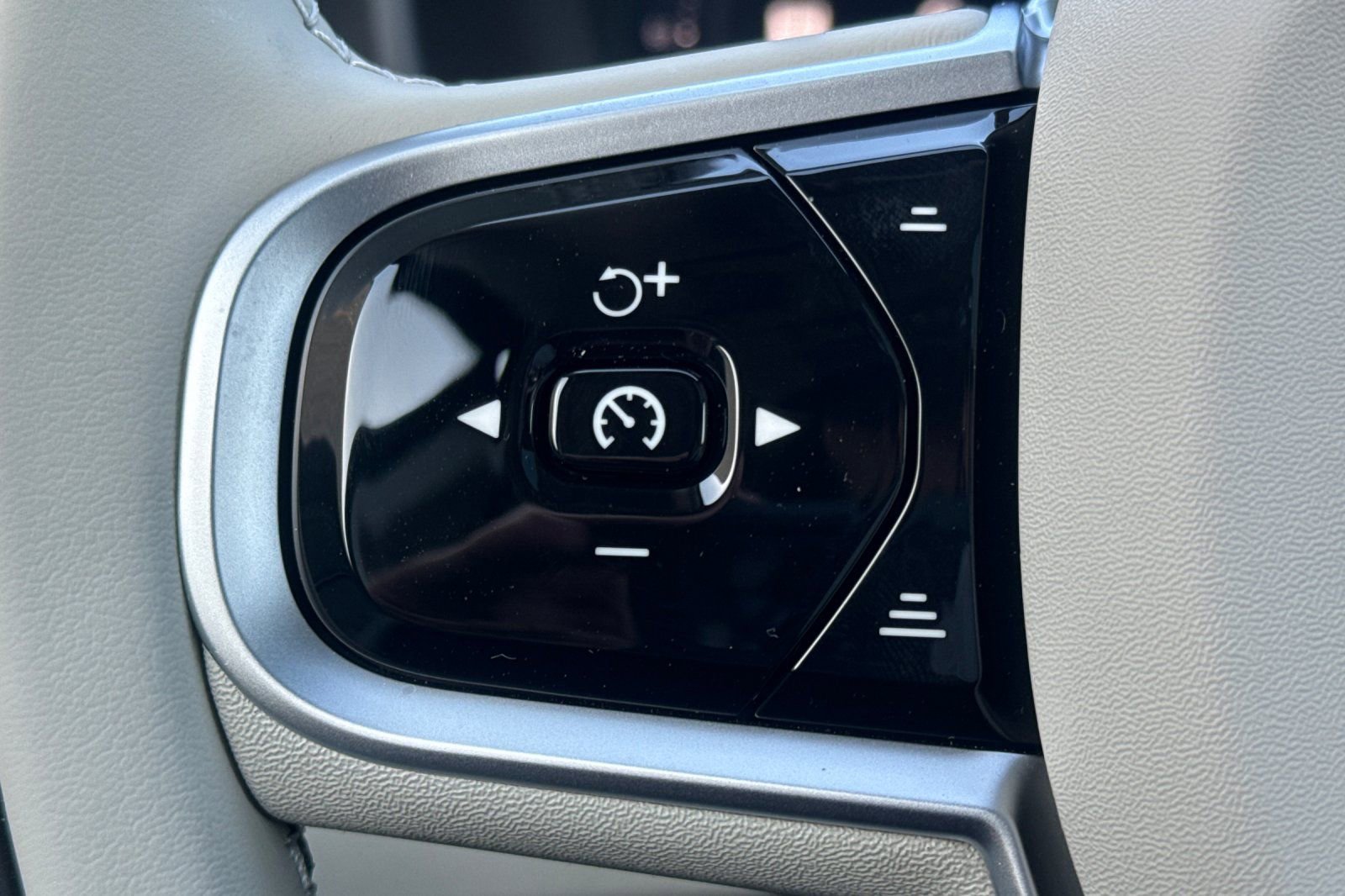 New 2026 Volvo XC90 B6 Ultra w/ Protection Package AWD/4WD image 29