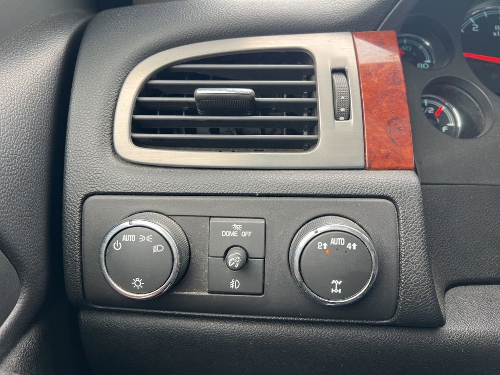 Used 2011 Chevrolet Suburban LT image 15