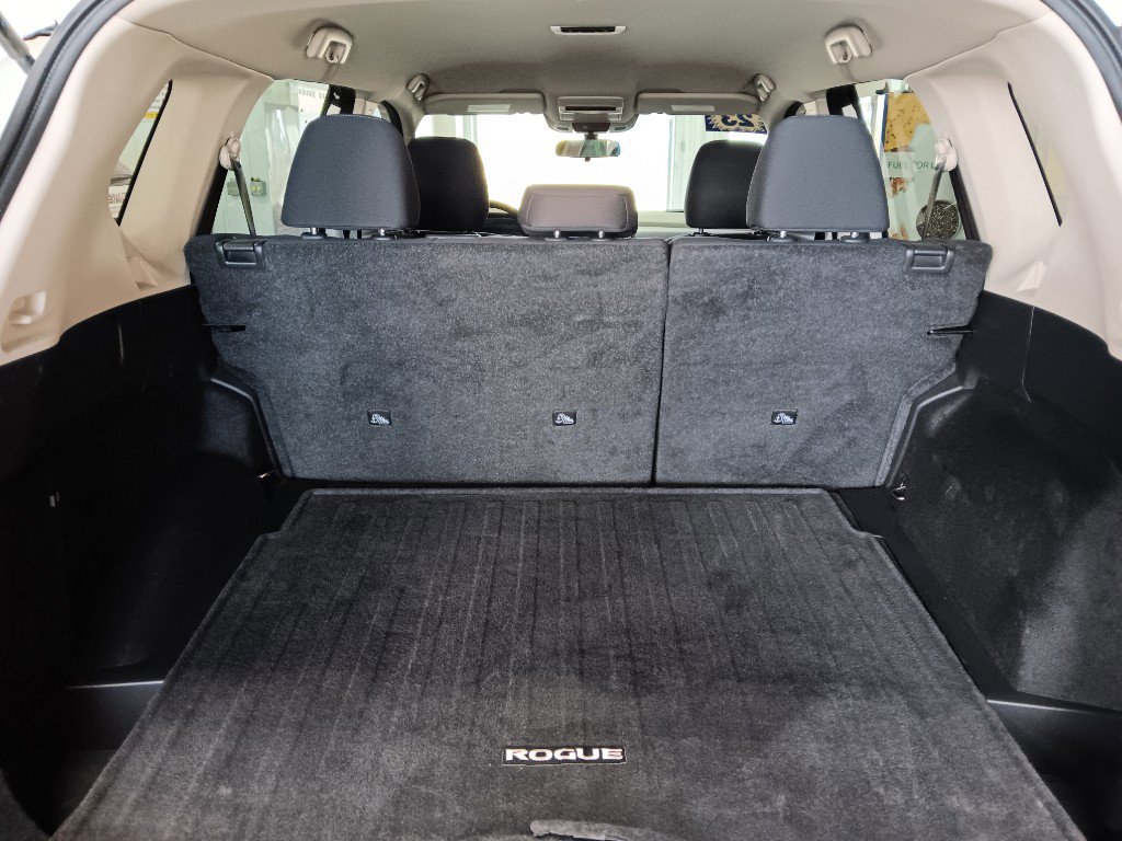 Used 2023 Nissan Rogue S image 12