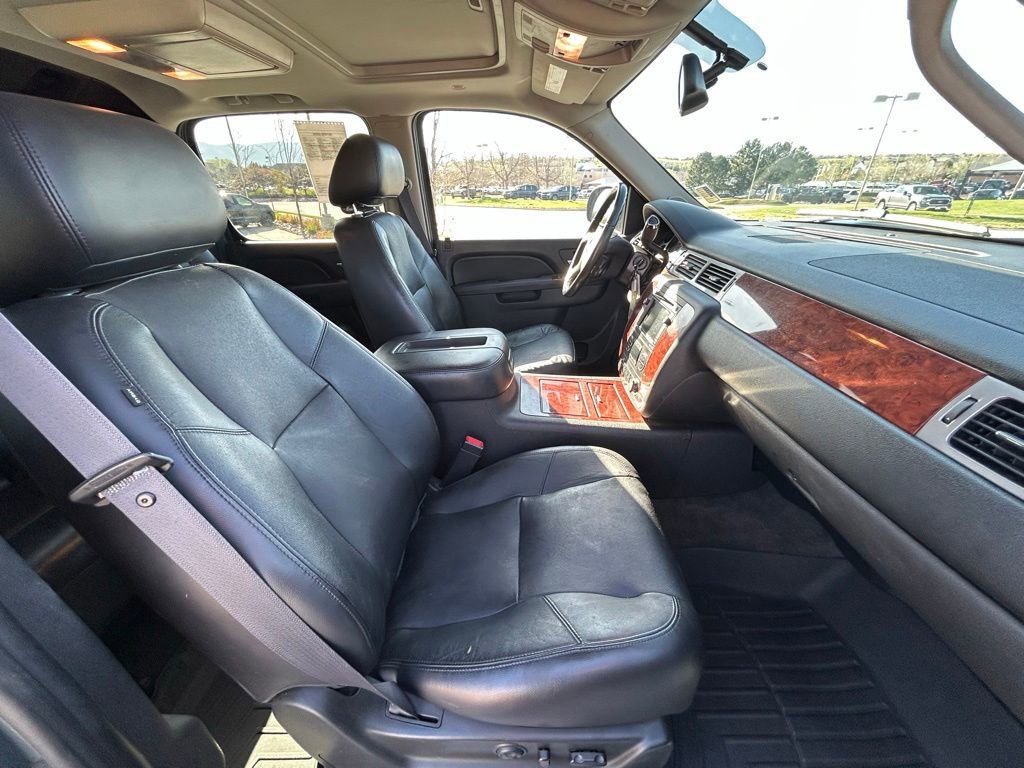 Used 2011 Chevrolet Avalanche LTZ AWD/4WD image 32