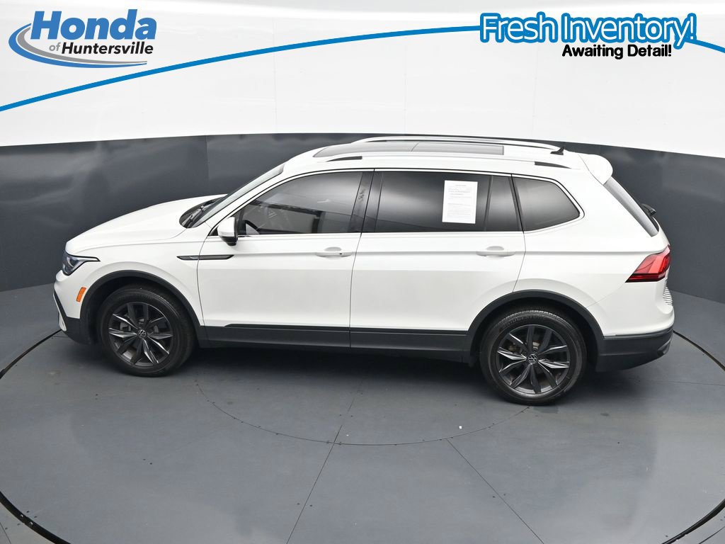 Used 2023 Volkswagen Tiguan SE w/ Panoramic Sunroof Package FWD image 21