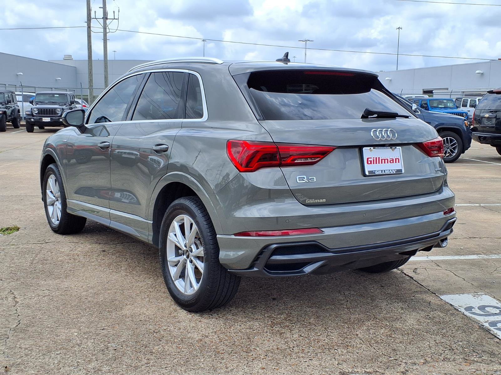 Used 2021 Audi Q3 2.0T Premium w/ Convenience Package AWD/4WD image 4