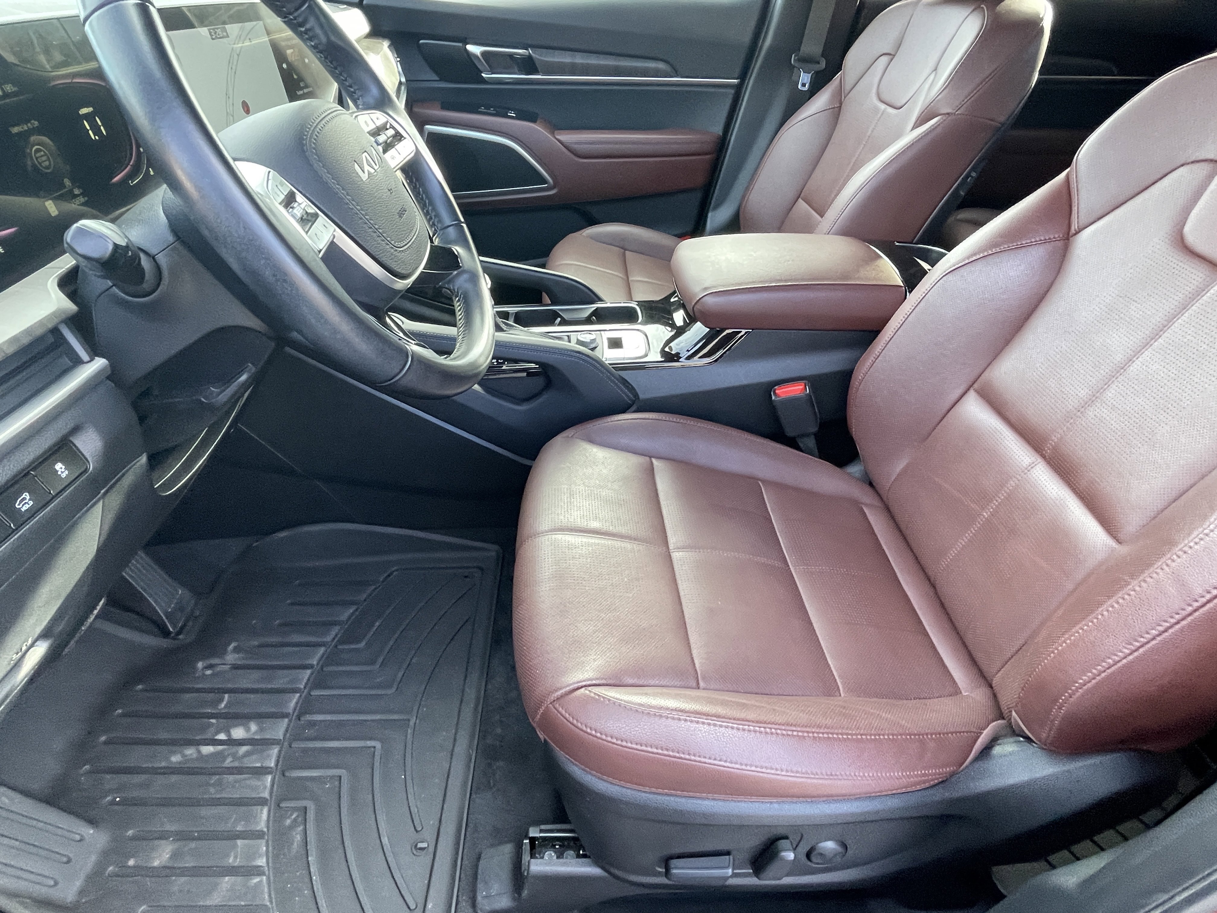 Used 2023 Kia Telluride EX w/ EX Captain's Chair Package image 20