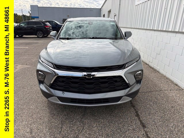 Used 2025 Chevrolet Blazer LT w/ Driver Confidence Package AWD/4WD image 4