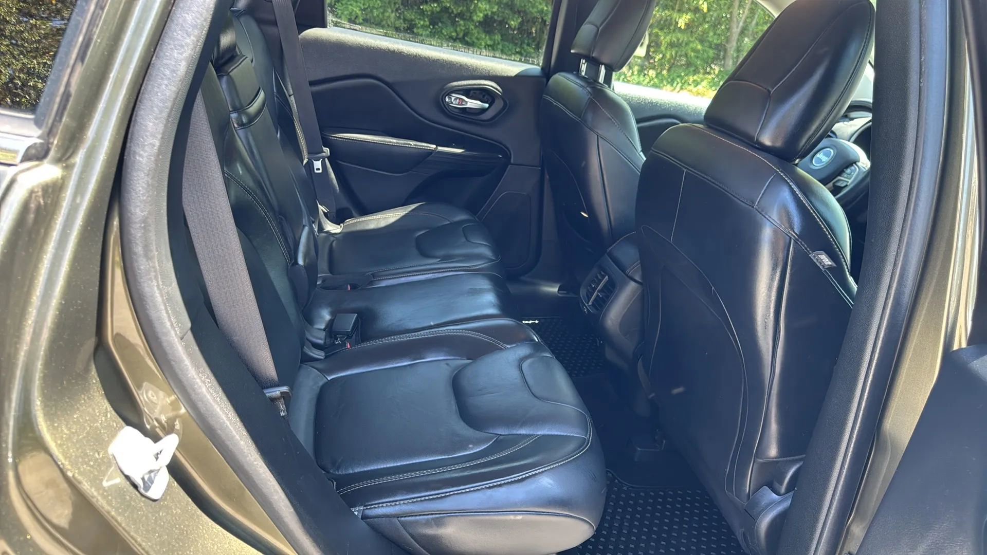 Used 2016 Jeep Cherokee Limited image 13