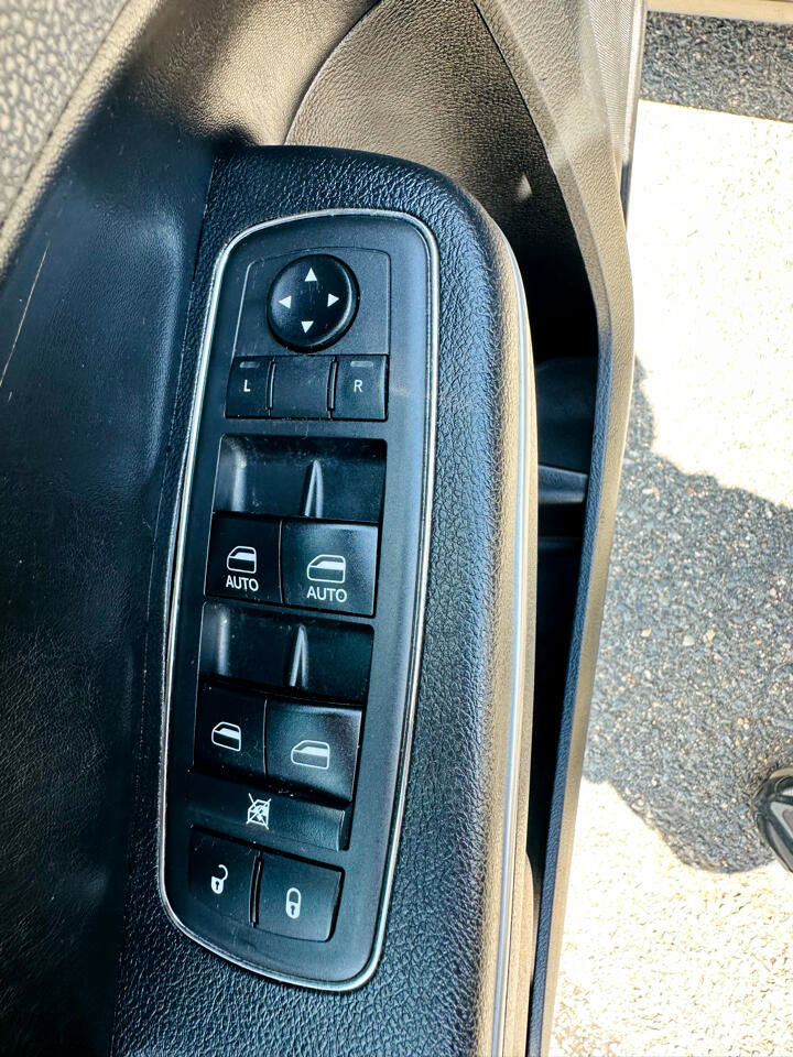 Used 2019 Chrysler 300 S image 24