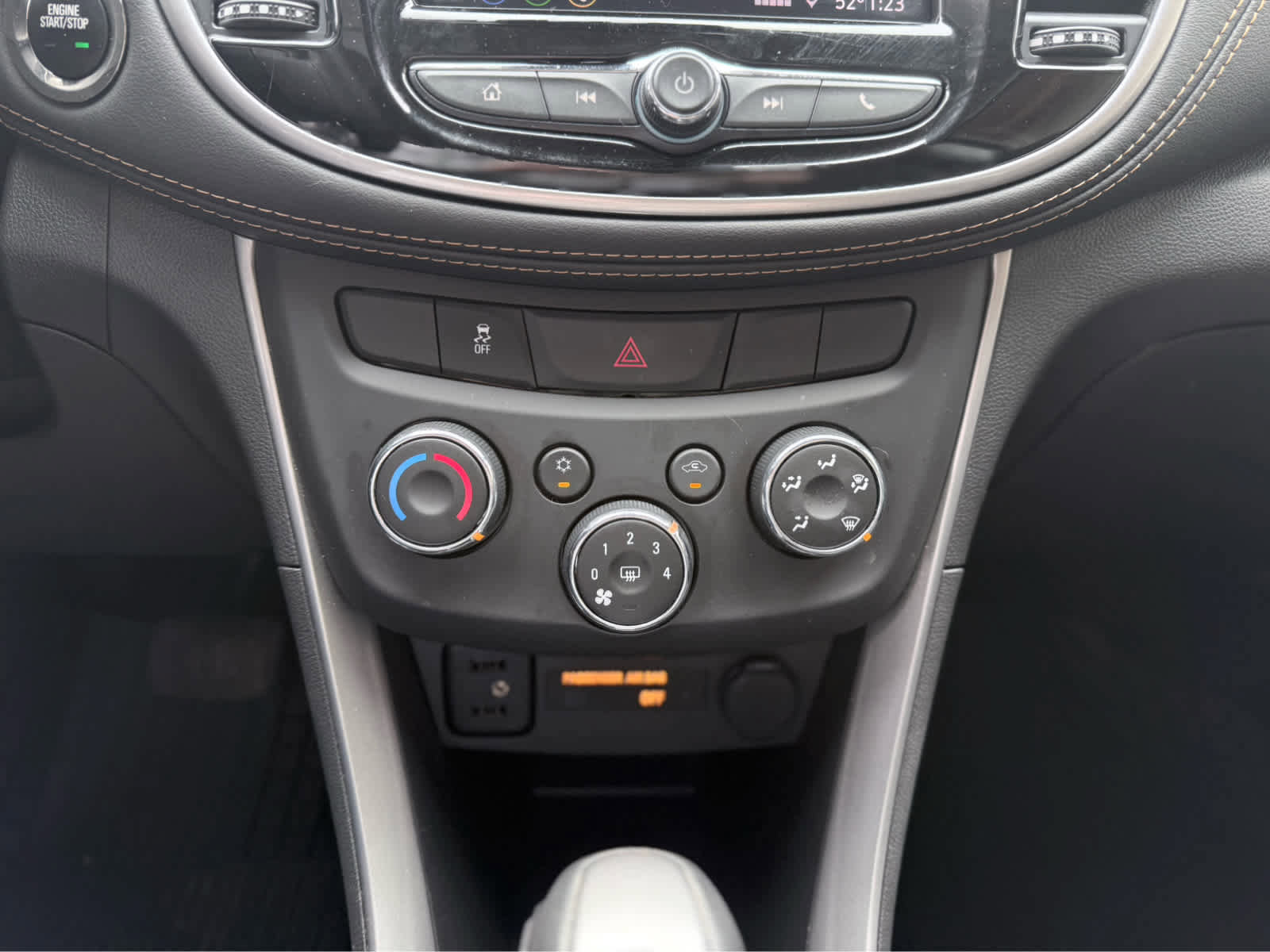 Used 2022 Chevrolet Trax LT w/ LT Convenience Package image 25