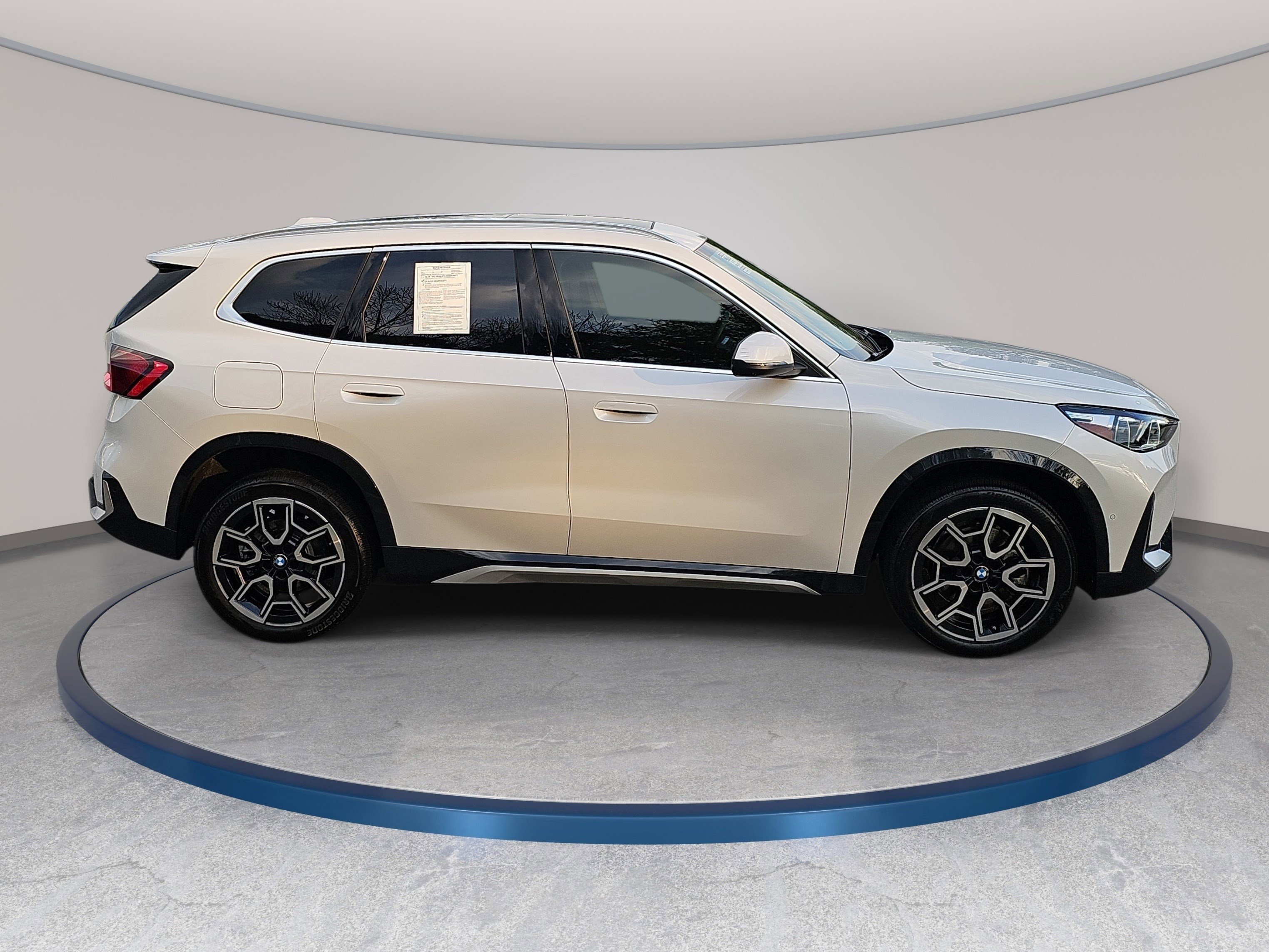 Certified 2025 BMW X1 xDrive28i w/ Technology Package image 5