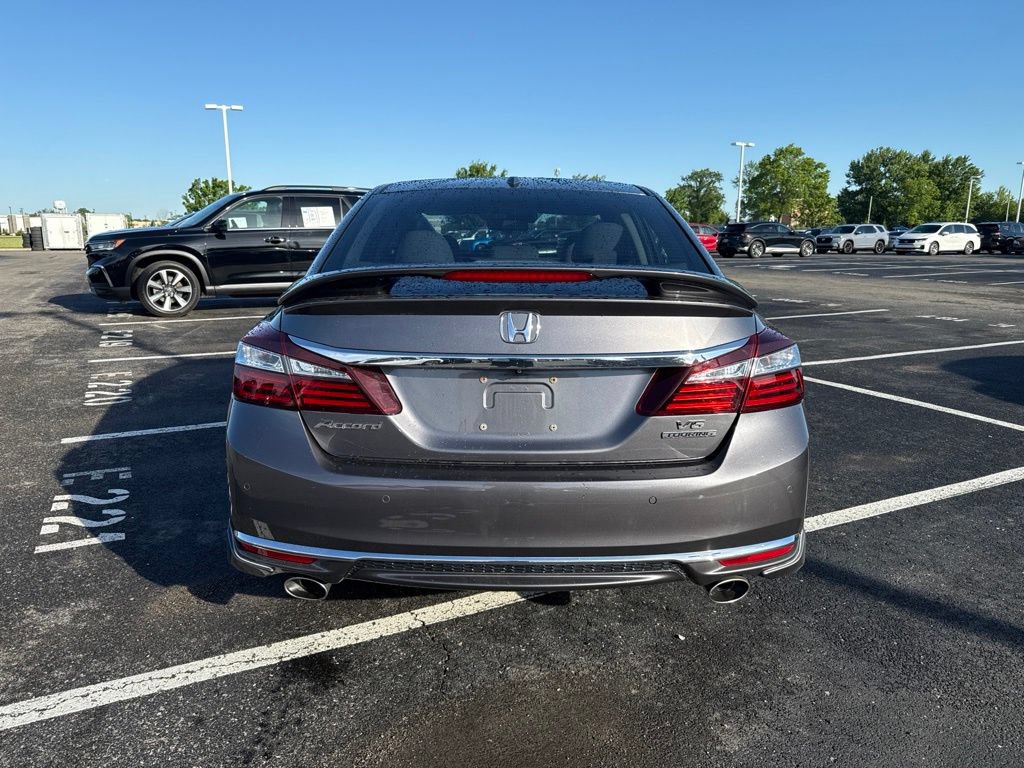 Used 2016 Honda Accord Touring image 10