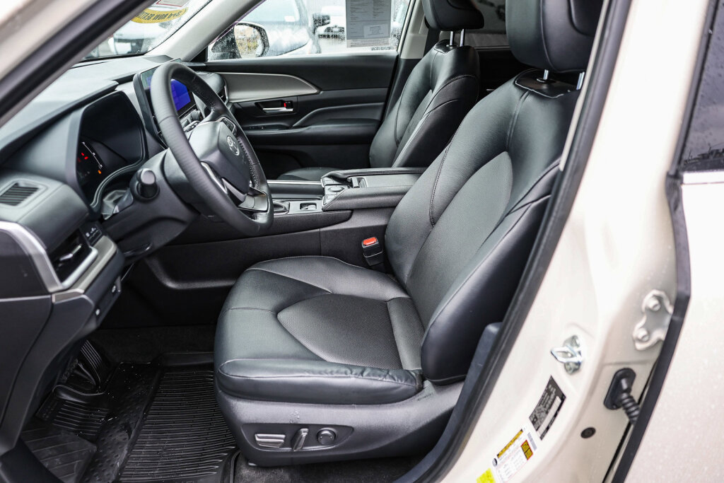 Certified 2024 Toyota Grand Highlander XLE image 10