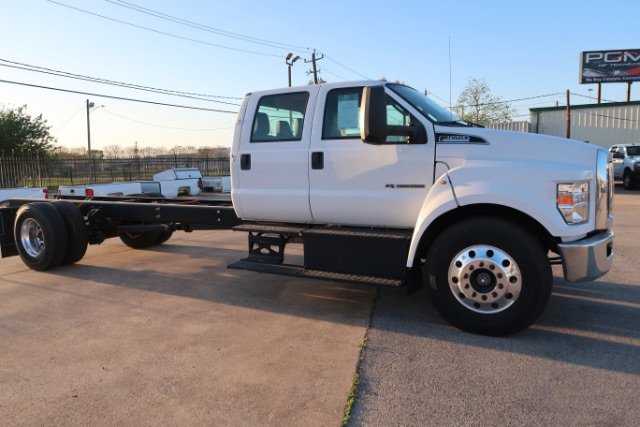 Used 2019 Ford F650 Crew Cab Chassis 254 WB RWD image 3