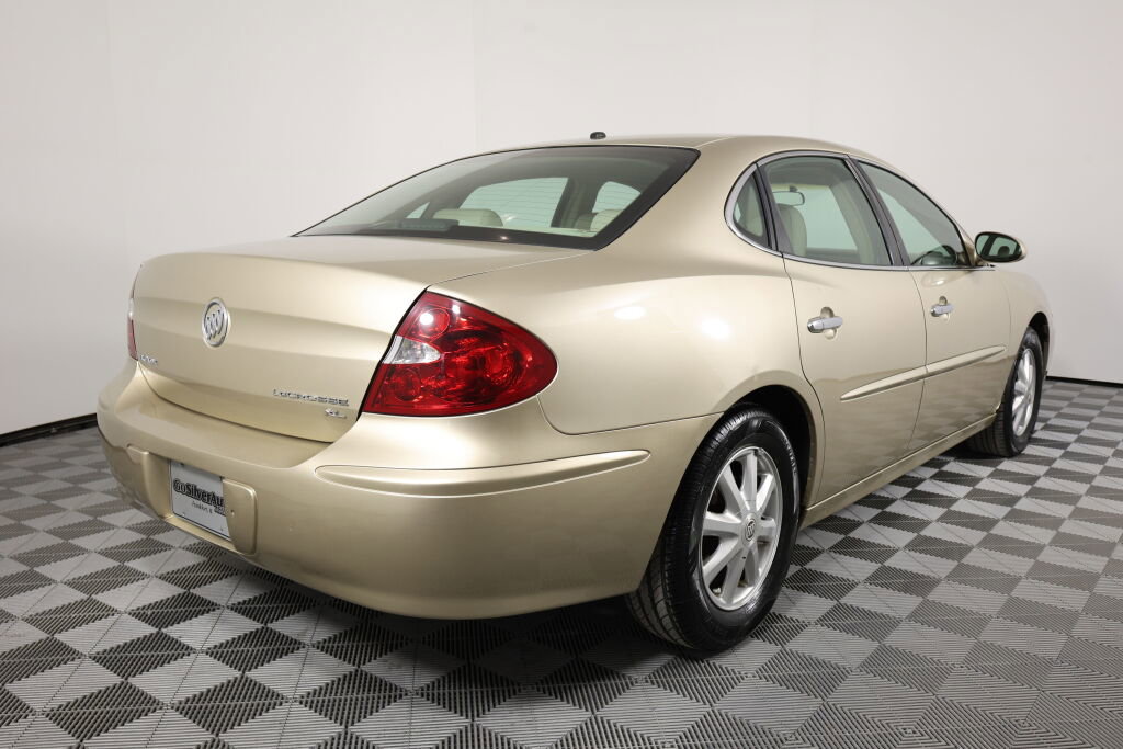 Used 2005 Buick LaCrosse CXL image 2