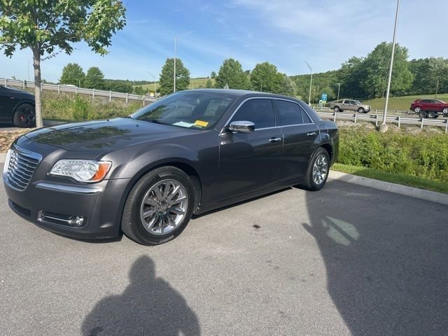 Used 2013 Chrysler 300 C RWD image 2