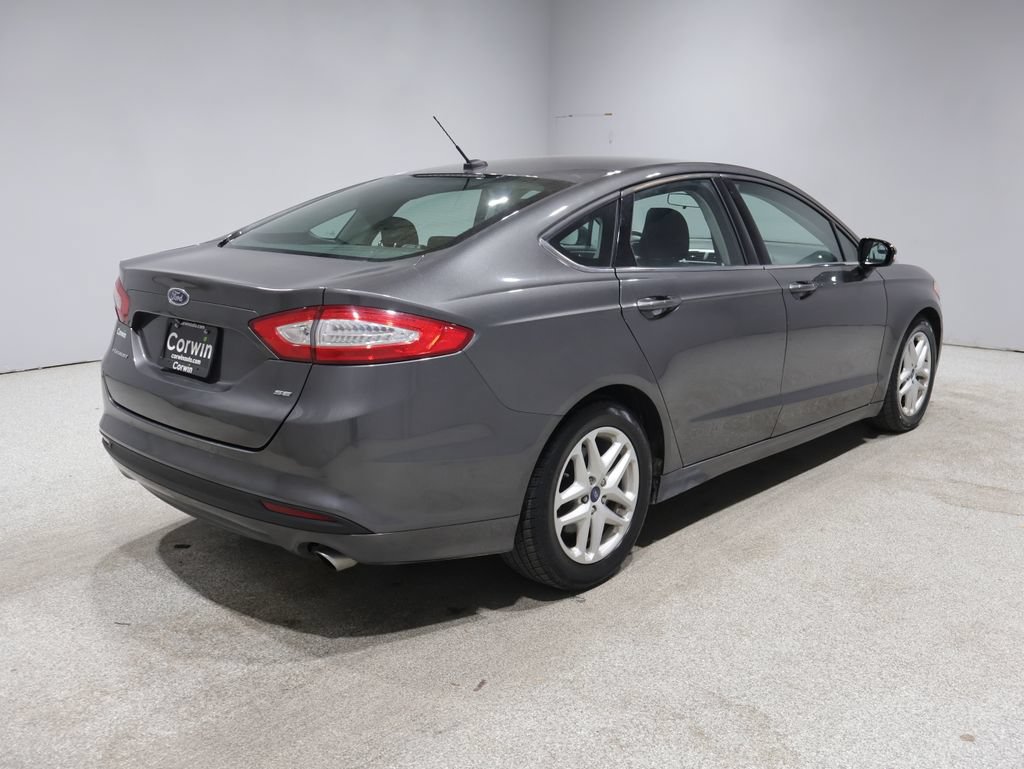 Used 2016 Ford Fusion SE FWD image 2
