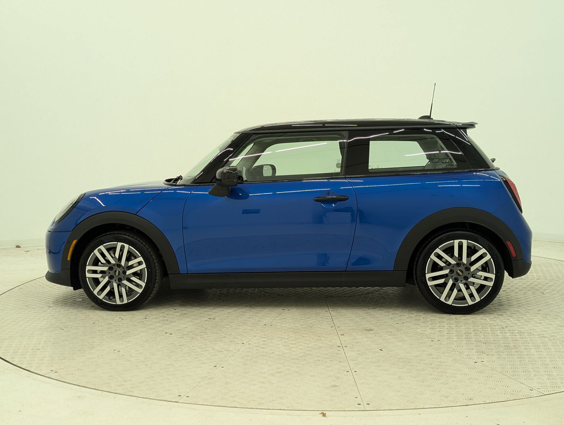 New 2026 MINI Cooper S image 2