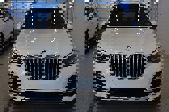 Used 2023 BMW X5 xDrive40i w/ Premium Package image 3