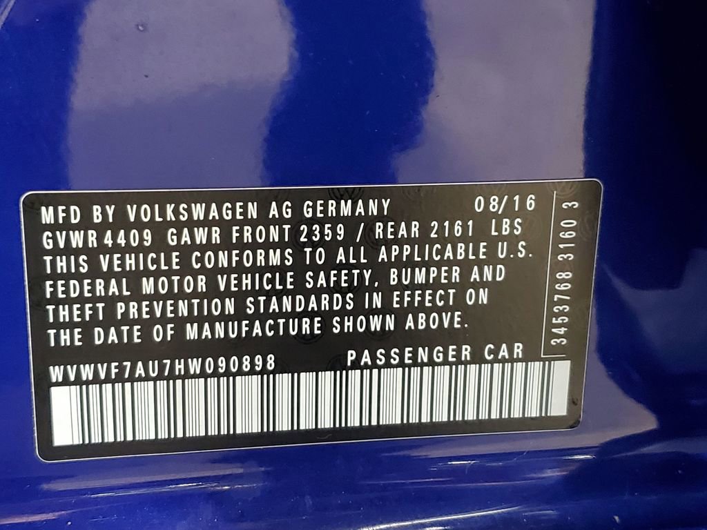 Used 2017 Volkswagen Golf R 4-Door image 37