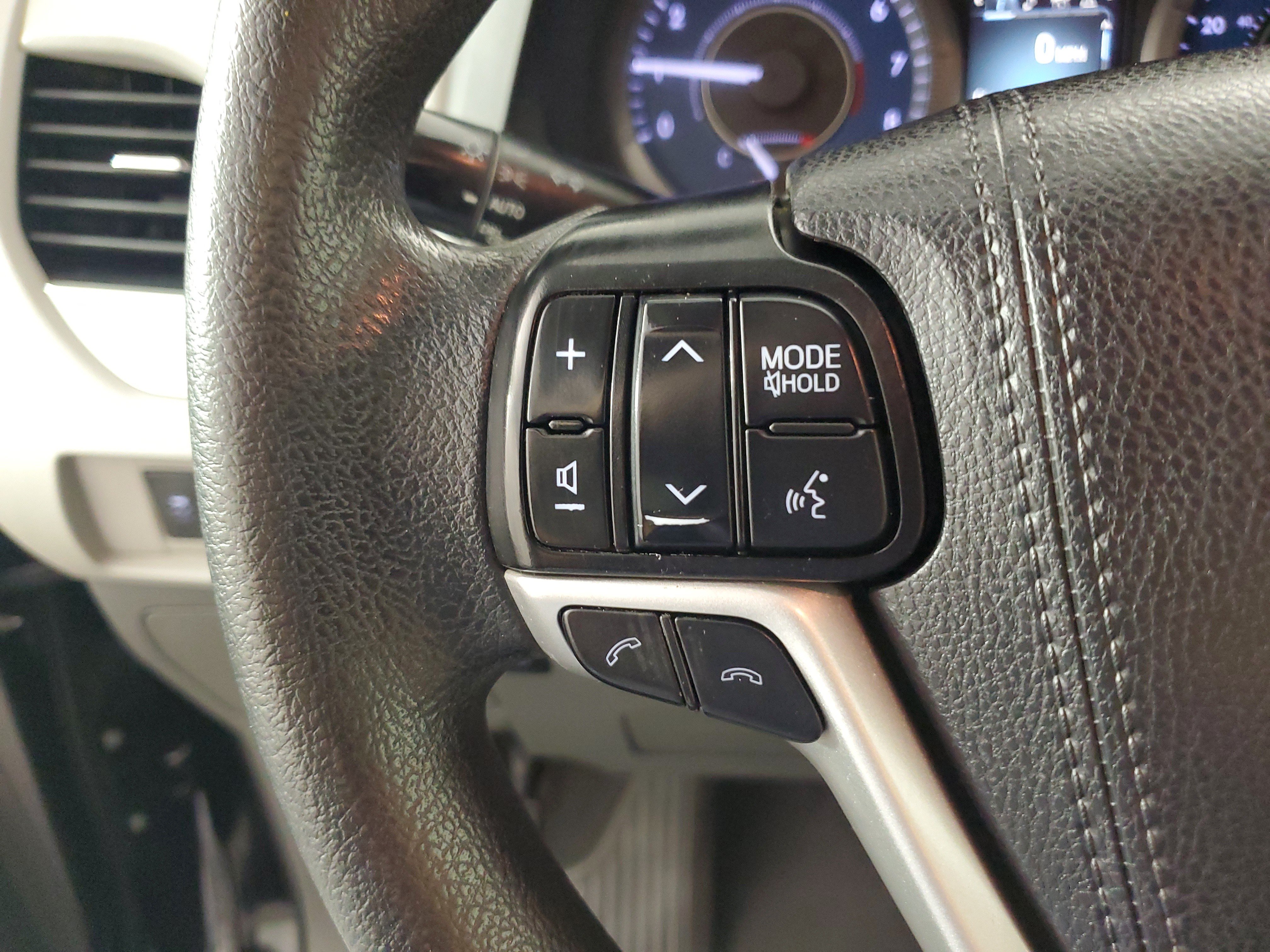 Used 2020 Toyota Sienna LE w/ Carpet Mat Package FWD image 21
