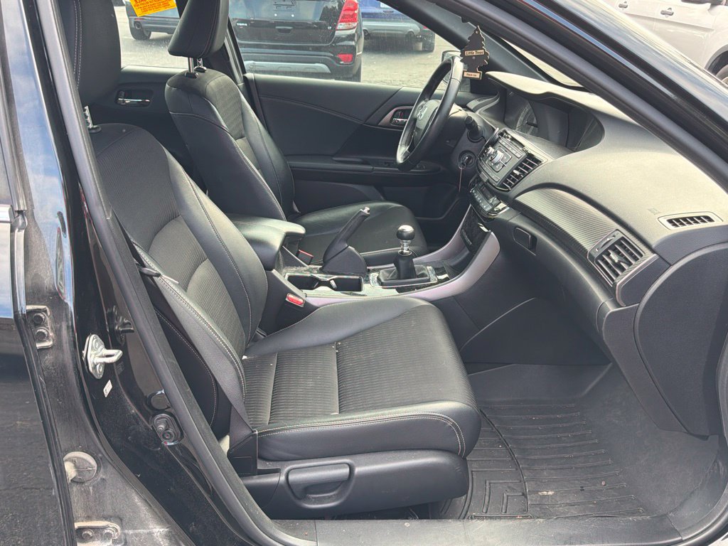 Used 2017 Honda Accord Sport image 14