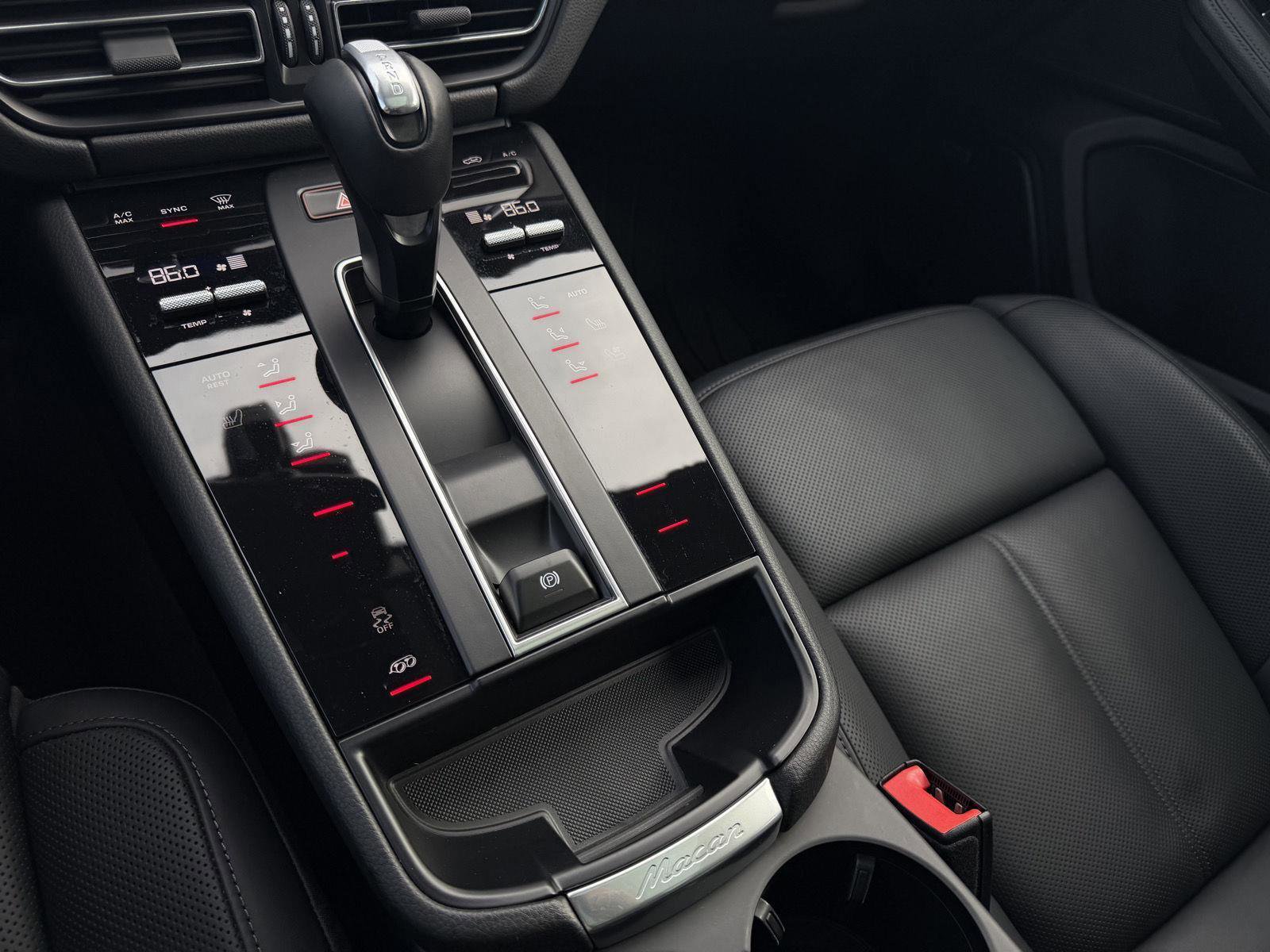 Used 2023 Porsche Macan S image 18