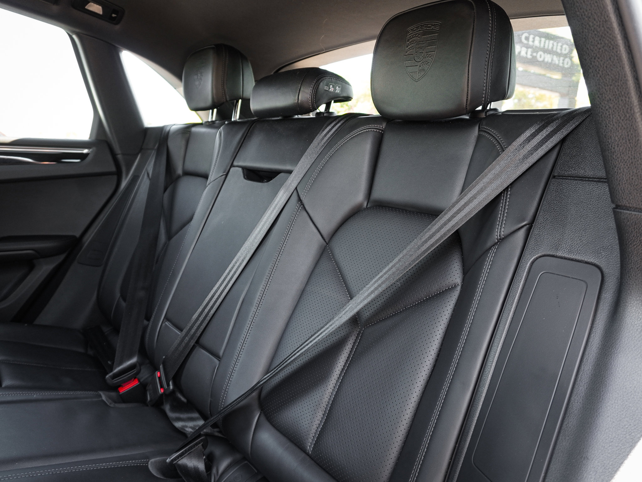 Used 2025 Porsche Macan AWD/4WD image 34