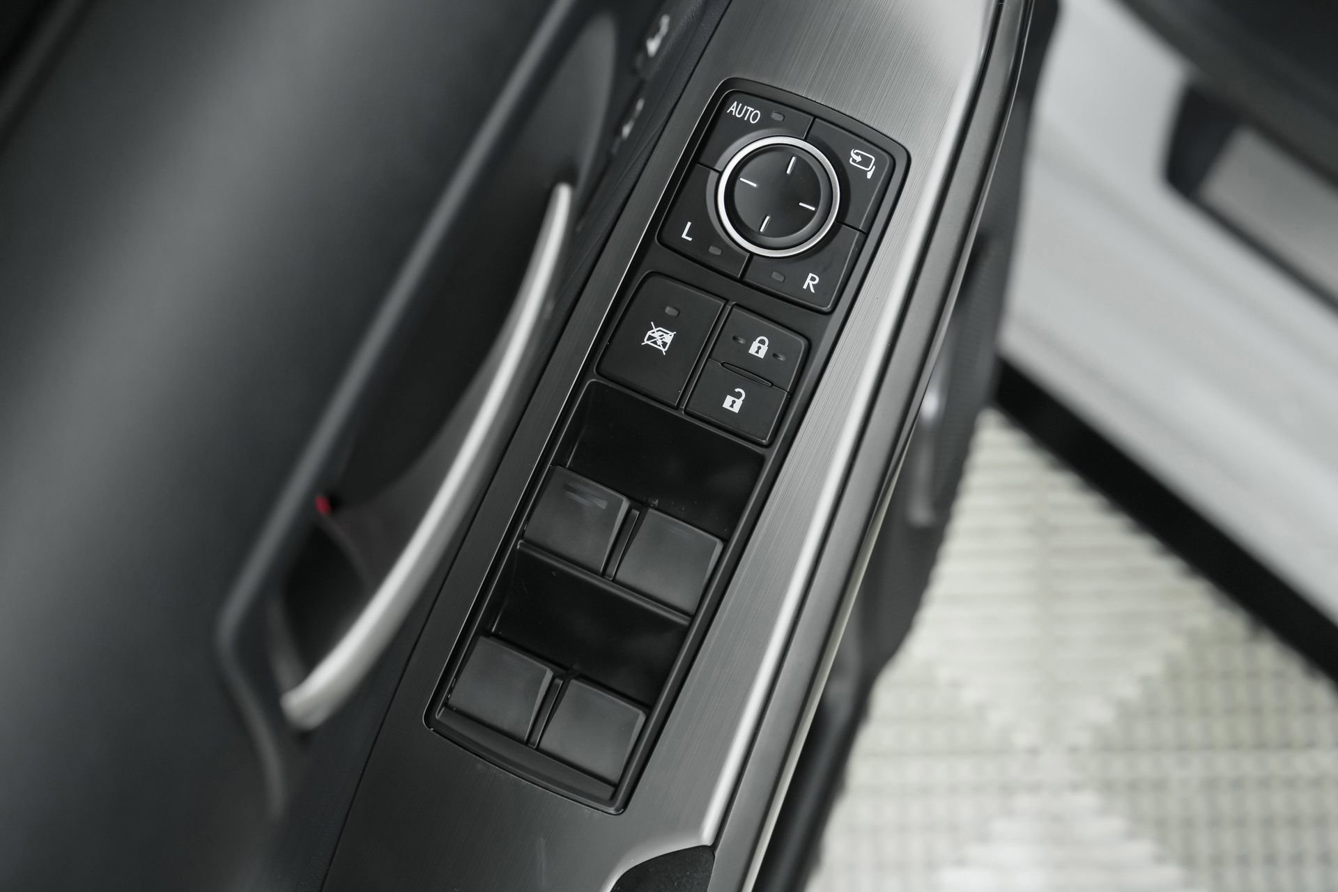 Used 2025 Lexus IS 500 w/ F-Sport Performance image 77