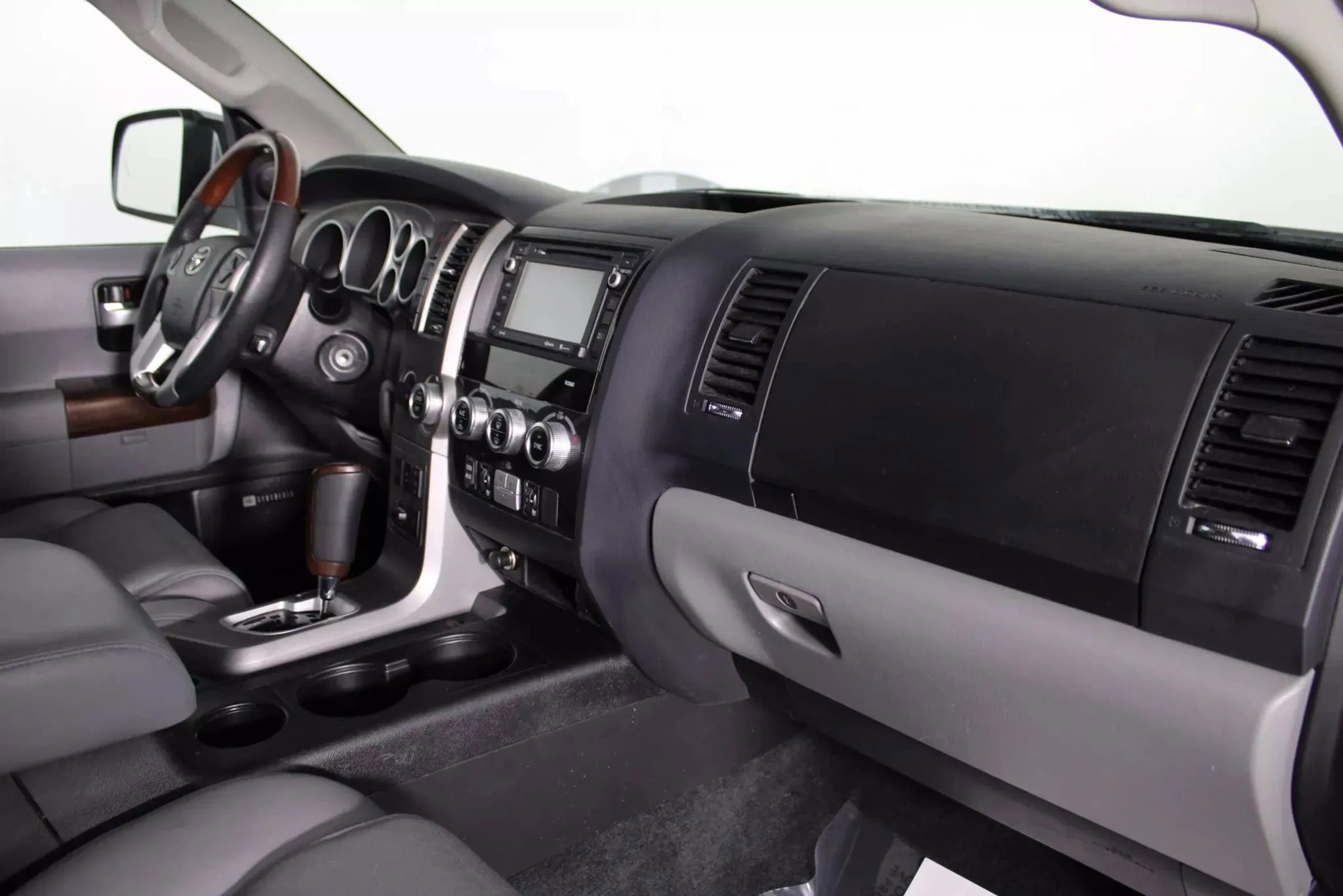 Used 2016 Toyota Sequoia Platinum AWD/4WD image 12