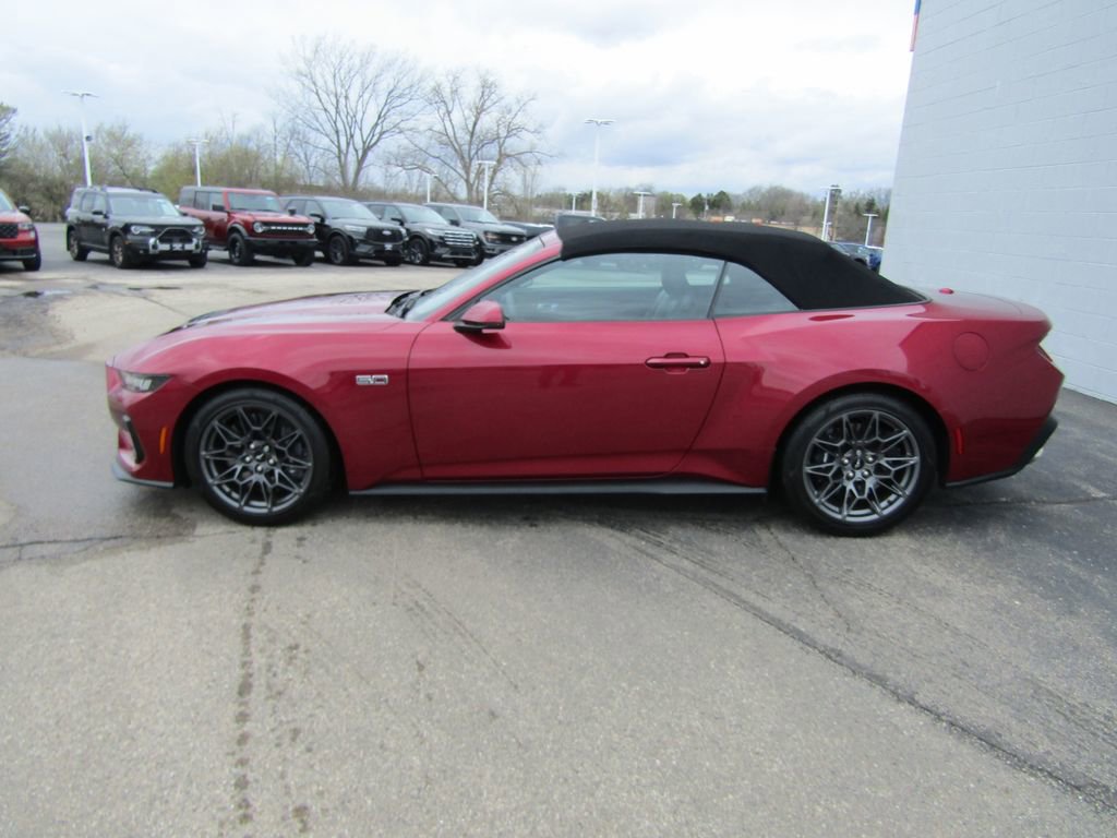 Used 2025 Ford Mustang GT Premium w/ GT Performance Package RWD image 5