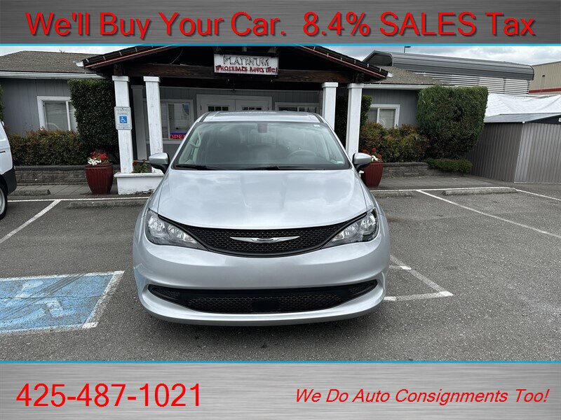 Used 2022 Chrysler Voyager LX FWD image 4