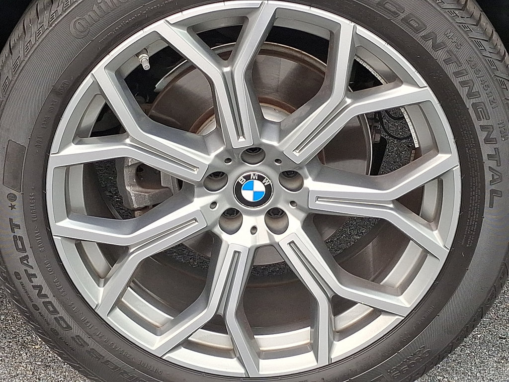 Used 2024 BMW X7 xDrive40i w/ Premium Package AWD/4WD image 8