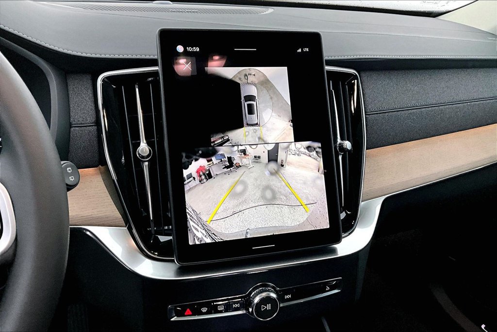 New 2026 Volvo XC90 B5 Plus AWD/4WD image 17
