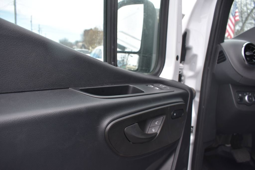 Used 2024 Mercedes-Benz eSprinter 170 Cargo image 14