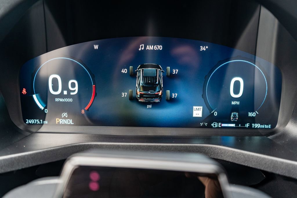 Used 2025 Ford Explorer ST-Line w/ ST-Line Street Pack image 25