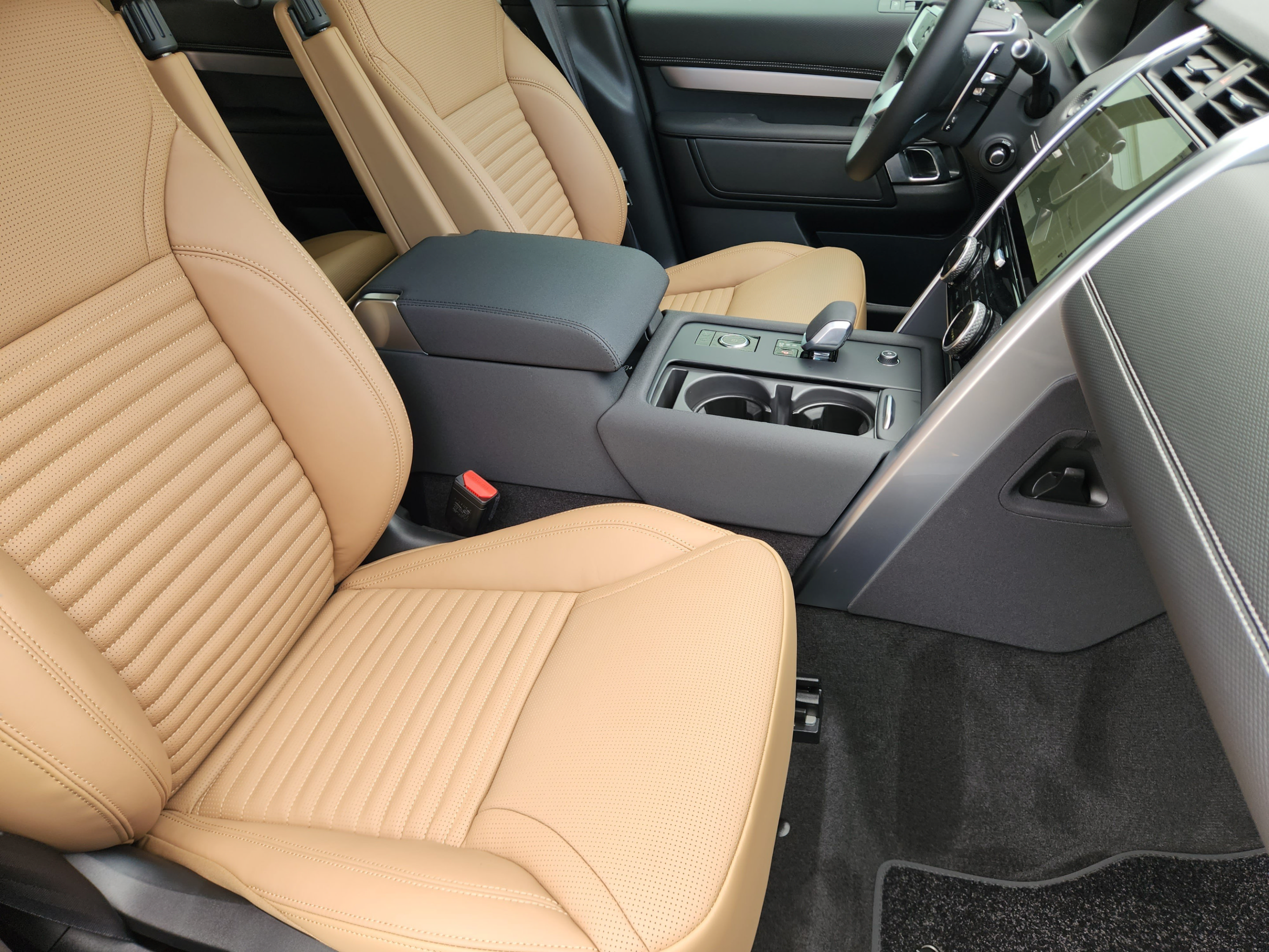 New 2026 Land Rover Discovery Dynamic SE AWD/4WD image 9