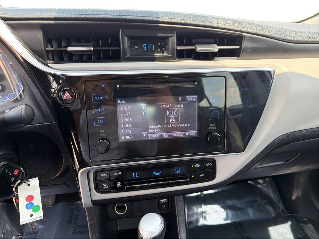 Used 2018 Toyota Corolla LE image 14