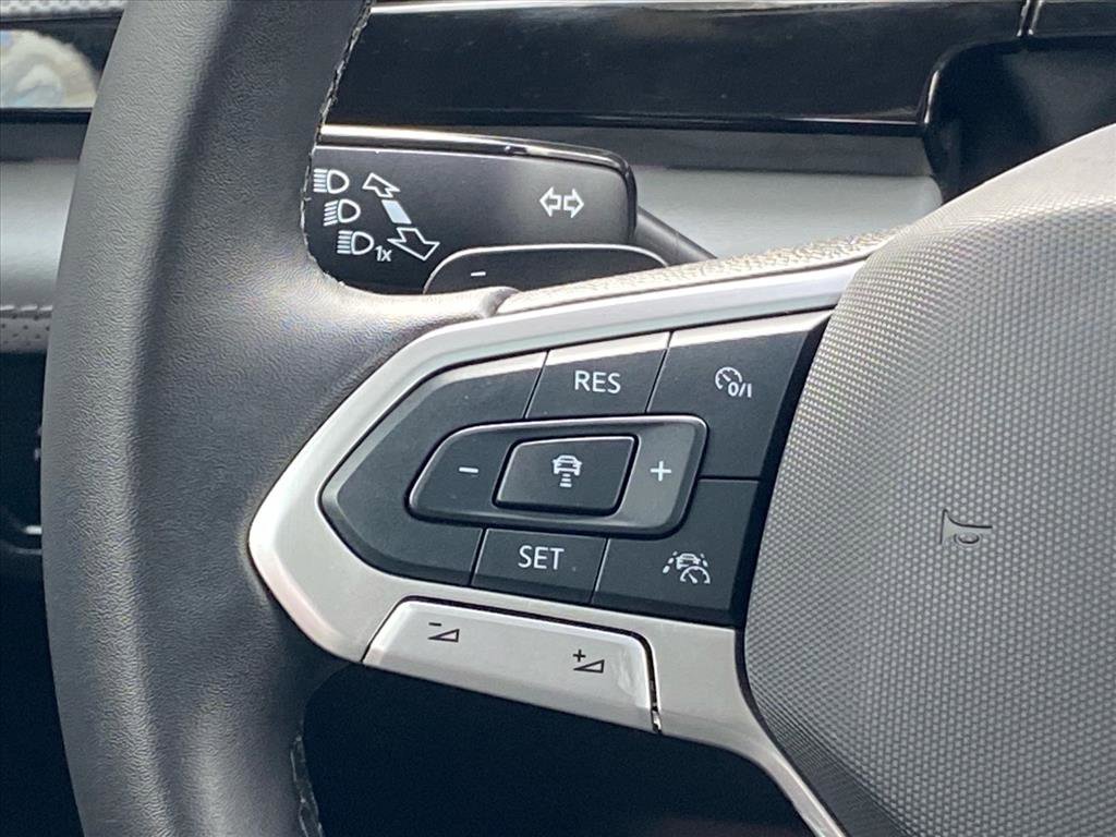 Certified 2025 Volkswagen Atlas Peak Edition SE image 7