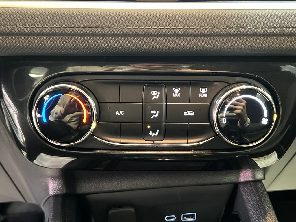 Used 2024 Chevrolet TrailBlazer LT FWD image 28