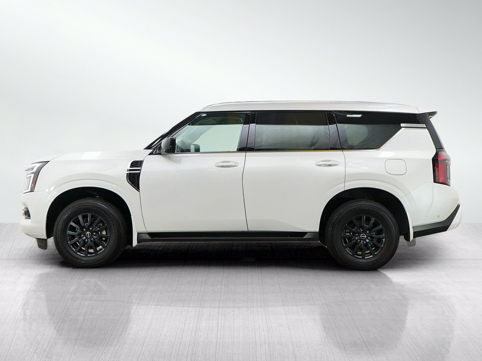 Used 2025 Nissan Armada SV AWD/4WD image 2