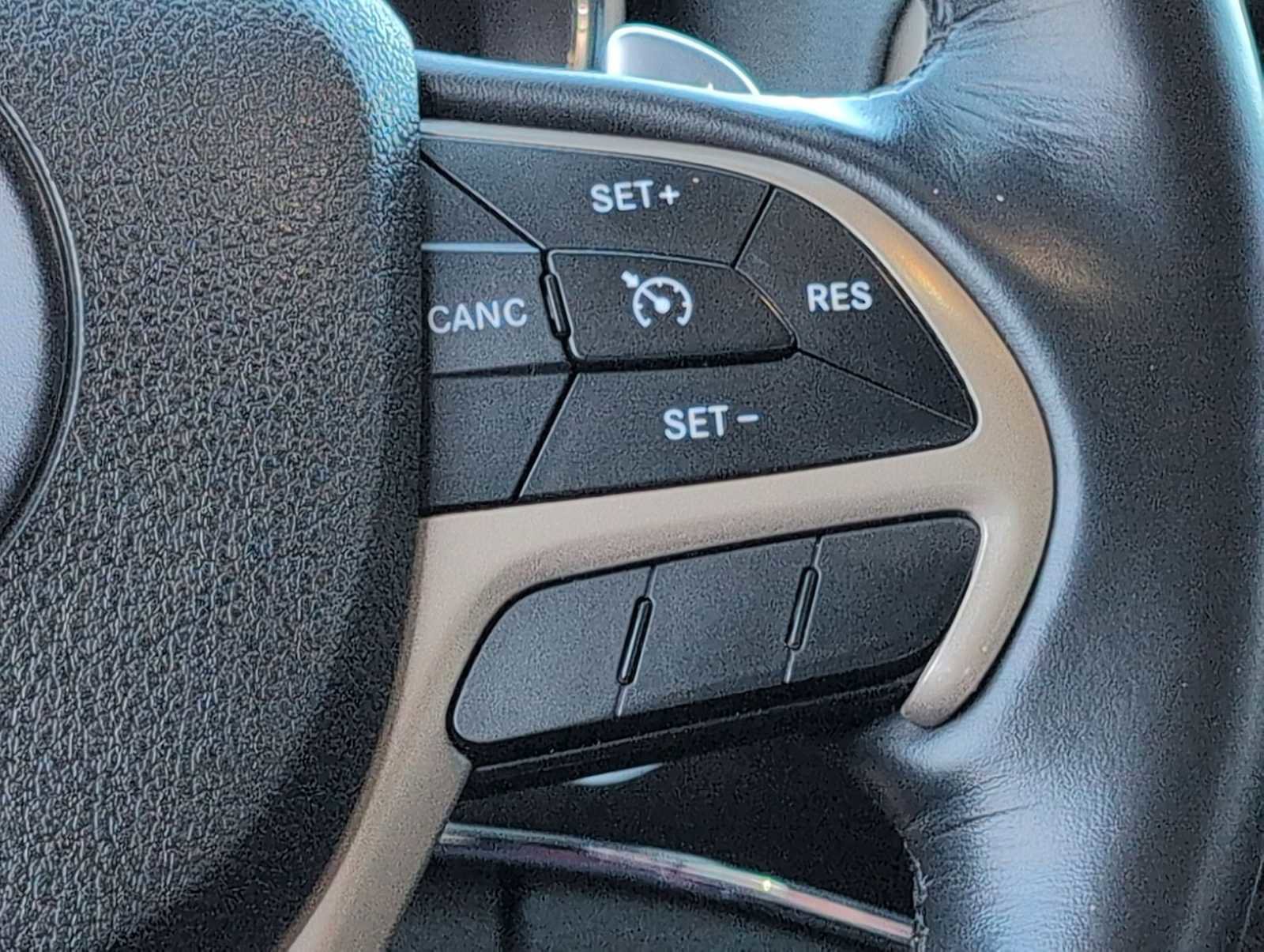 Used 2015 Jeep Grand Cherokee Limited image 24