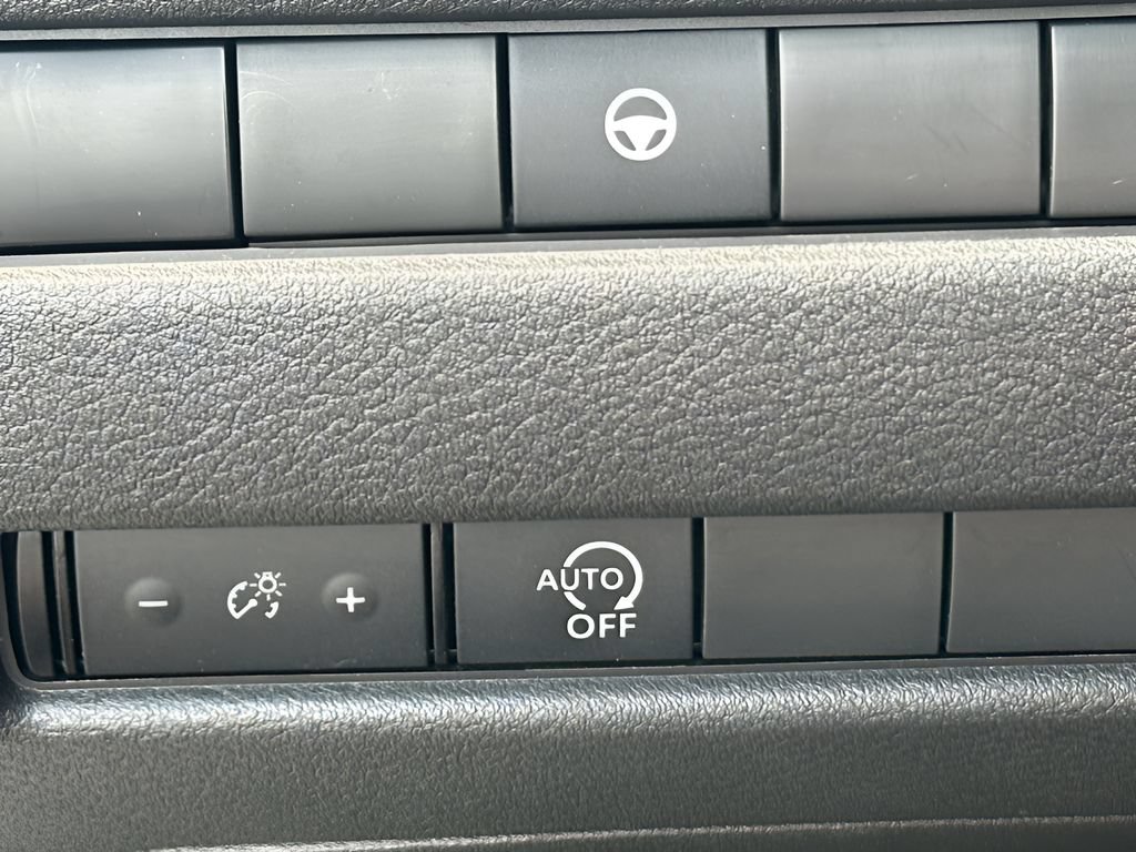 Used 2023 Nissan Rogue SV FWD image 25
