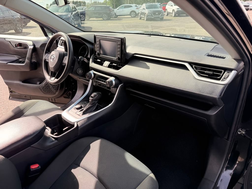 Used 2022 Toyota RAV4 LE AWD/4WD image 30