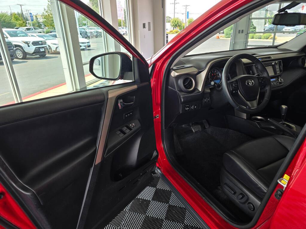 Used 2015 Toyota RAV4 Limited AWD/4WD image 33