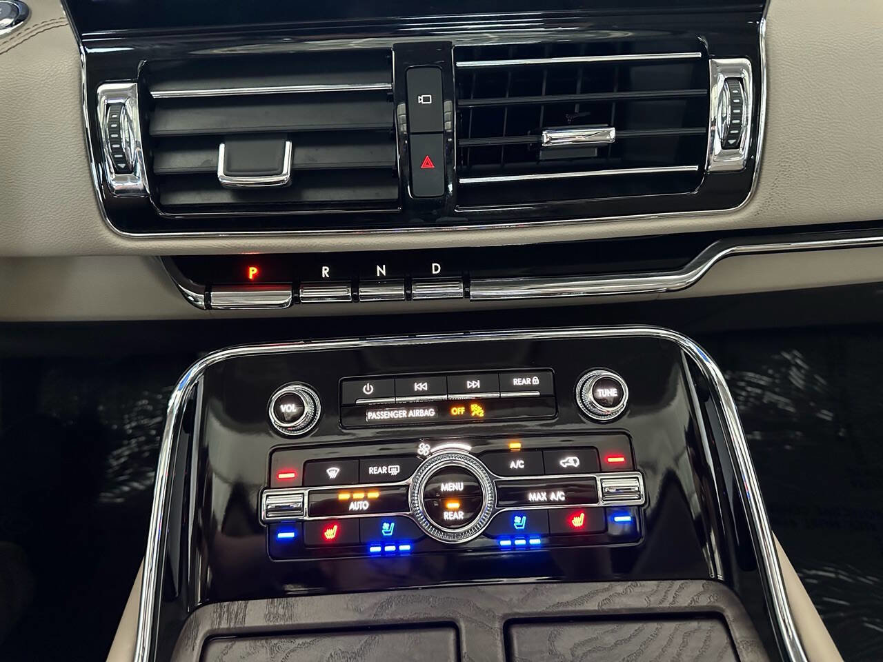 Used 2022 Lincoln Navigator 2WD image 28