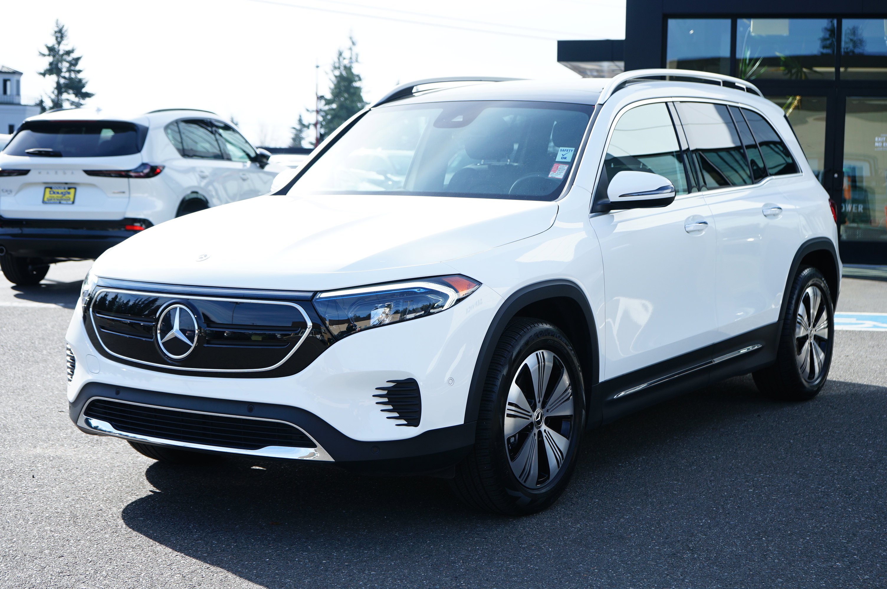 Used 2023 Mercedes-Benz EQB 300 4MATIC image 7