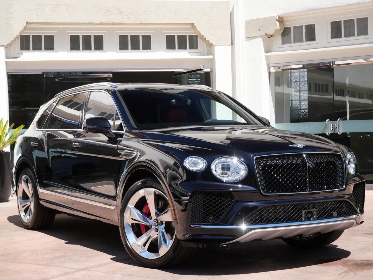 Used 2025 Bentley Bentayga Extended Wheelbase image 1