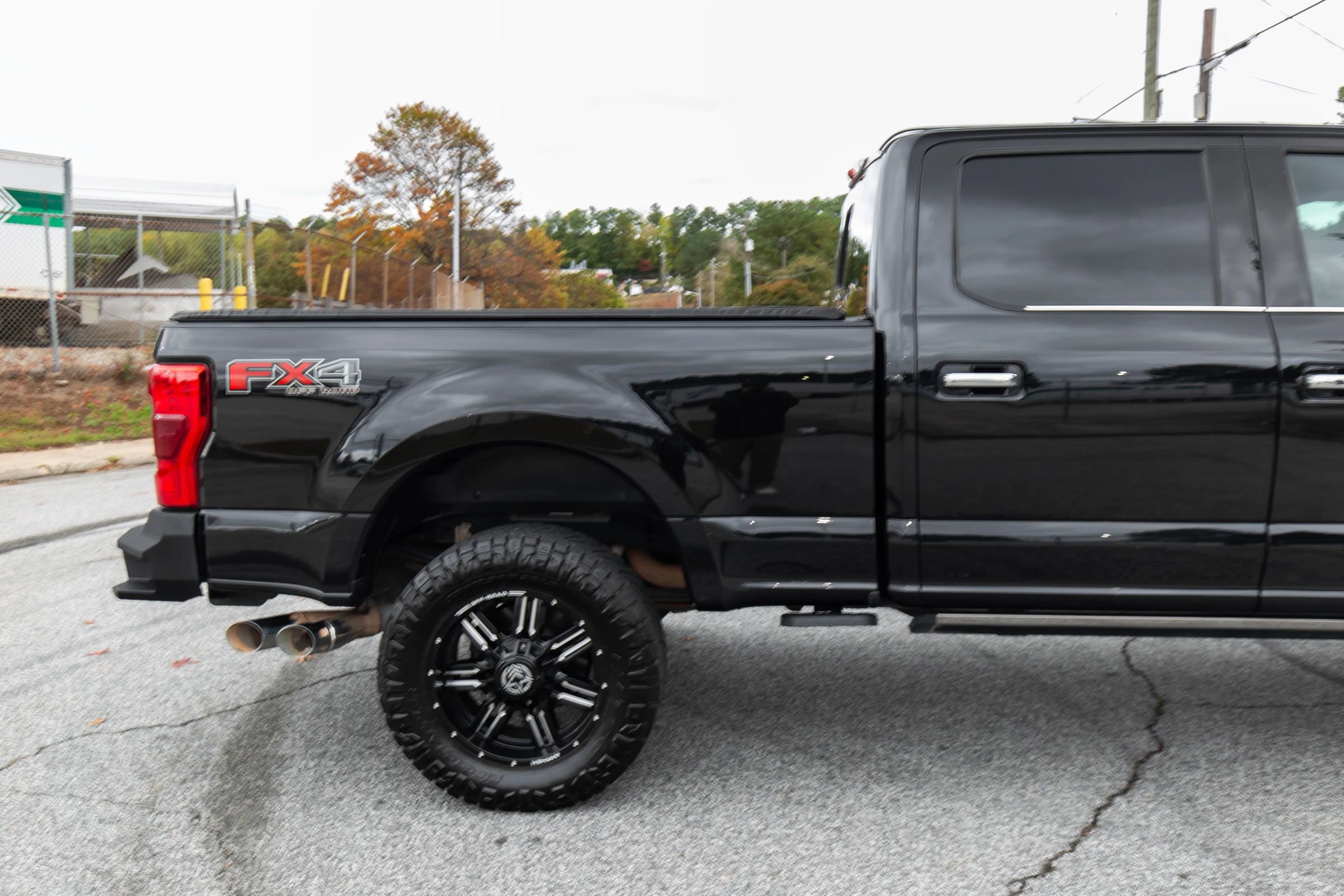 Used 2019 Ford F250 Platinum w/ Platinum Ultimate Package image 9