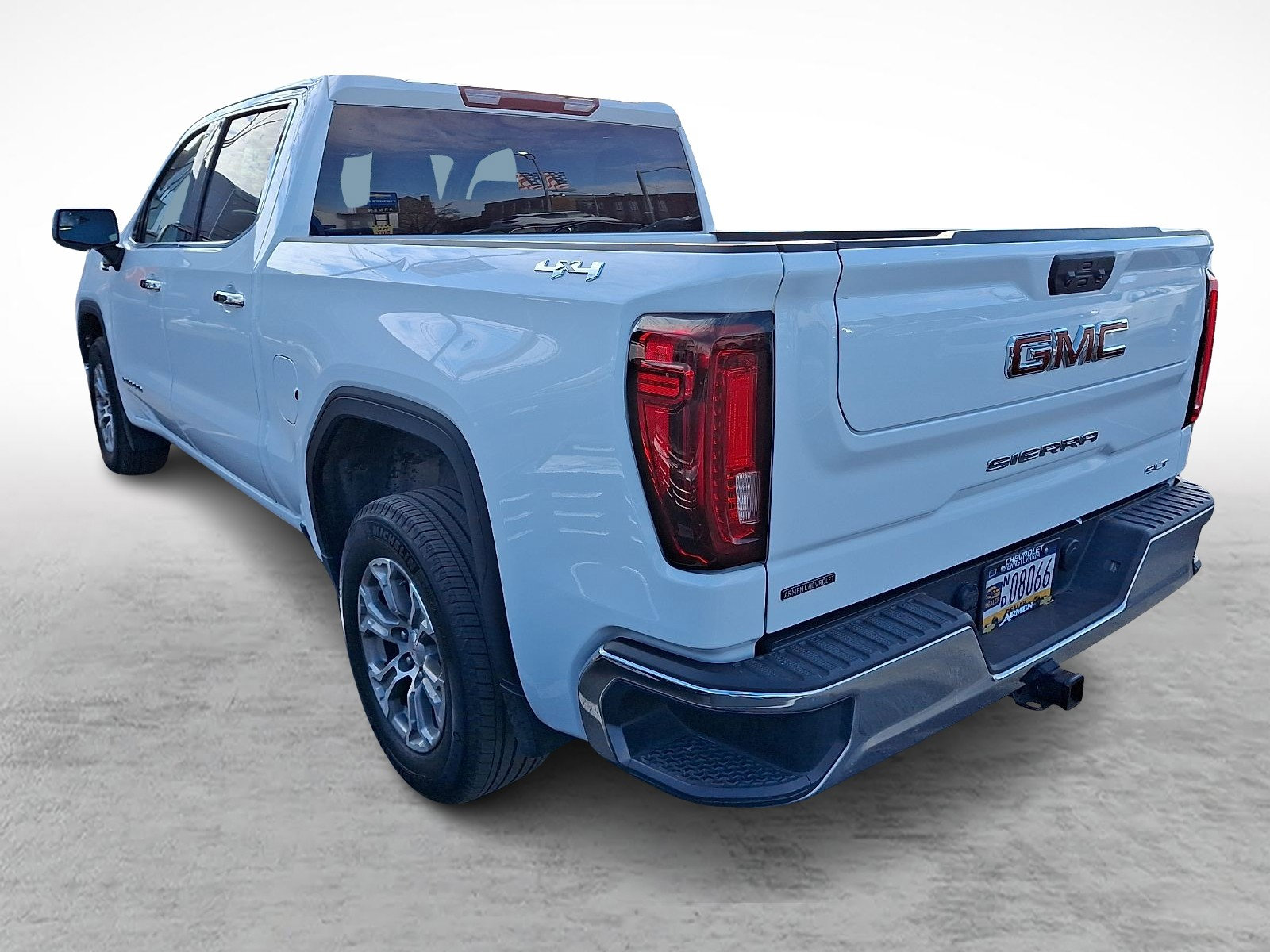 Certified 2025 GMC Sierra 1500 SLT image 5
